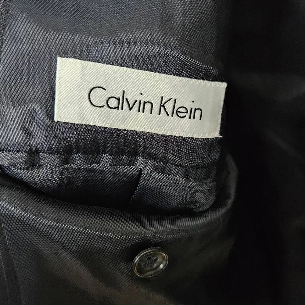 Calvin Klein Sport Coat Blazer Pinstripe Black 100% Wool 3 button Flap Pocket Me